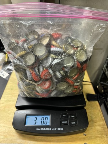 Riesiges Set 3 Pfund Bier Kronkorken gemischtes Set 600+ Kappen Handwerk Projekte Sammeln - Bild 1 von 5