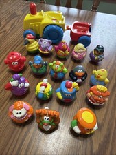 Lot of WEEBLES WOBBLE 17 Figures Tractor