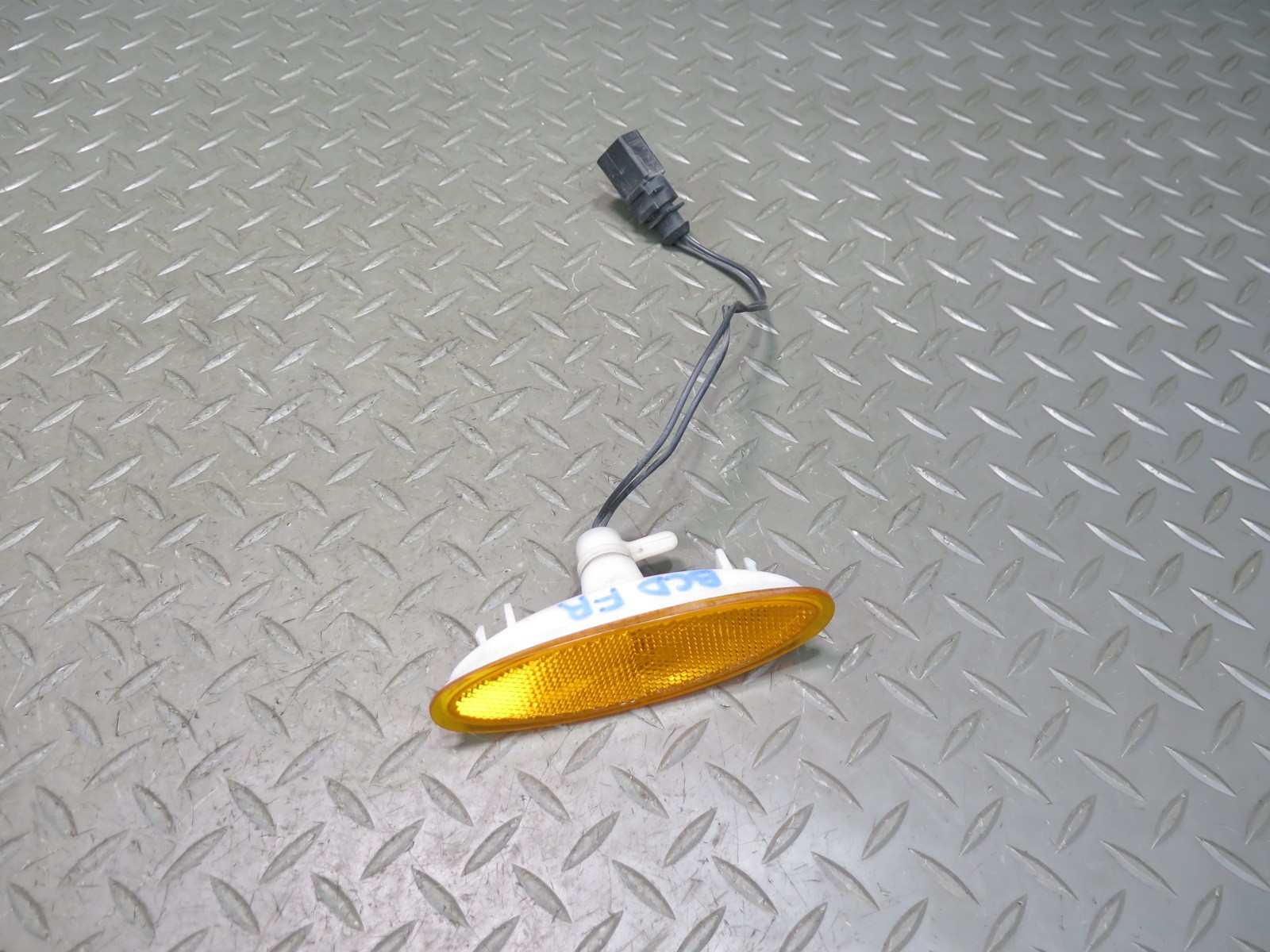 2006-2012 BENTLEY CONTINENTAL FLYING SPUR FRONT RIGHT SIDE MARKER LIGHT LAMP
