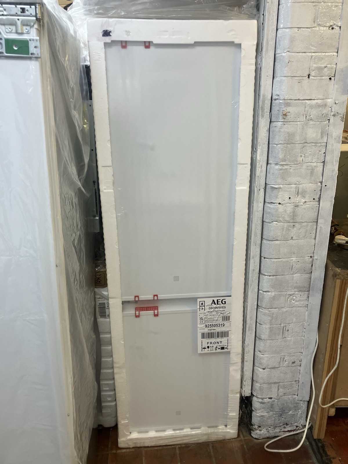 AEG OSC6N181ES INTEGRATED 70/30 FRIDGE FREEZER