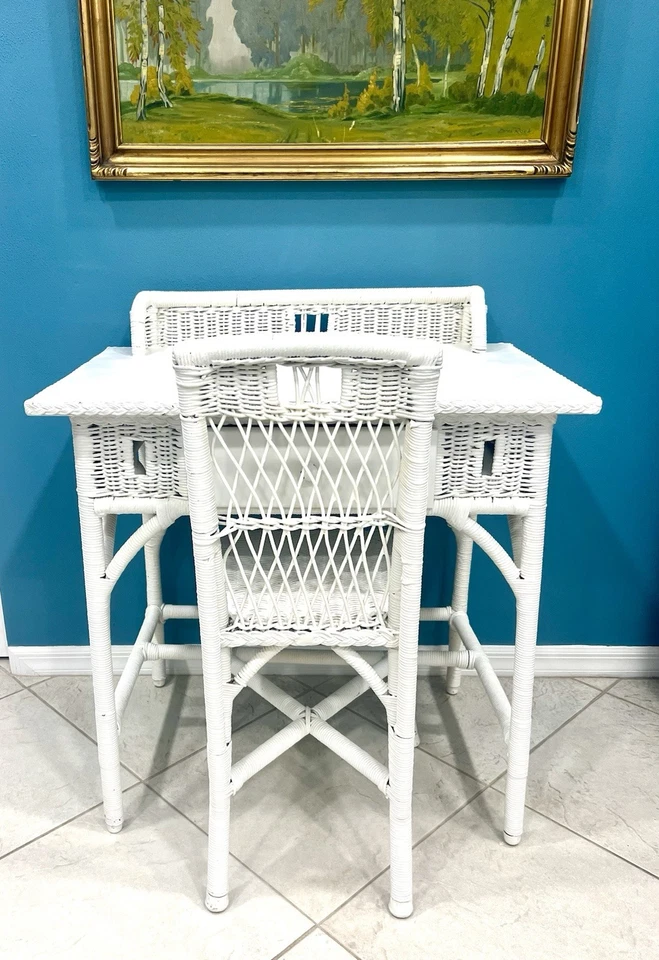 Antiguo tocador/escritorio y silla de mimbre blanco Hayfield Wake Like Foto 4 de 4