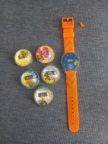 Vintage Orologio Astrowatch + 5 Astrocupole Kinder LEGGERE DESCRIZIONE - Foto 1 di 13