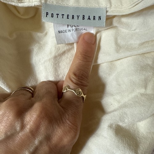 Pottery Barn Ivory Full Size Matelassé Diamond Pleated Bed Skirt - Picture 4 of 5