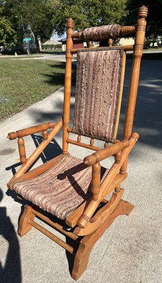 1800-1899 - Antique Victorian Rocking Chair