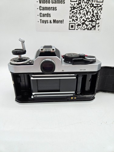 Nikon FE2 Film Camera with 50mm 1.8 Lens & Lots of Accessories - Tested, Working - Picture 9 of 13