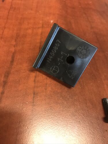 Oem Parts Cord Bracket For Dewalt DHS790 Flexvolt 2x60V Sliding 12” Miter Saw - Picture 4 of 4