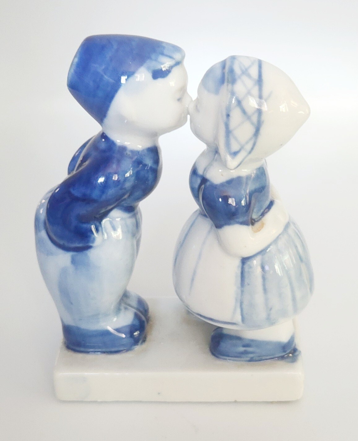 Delft Blue Dutch Boy & Girl Porcelain Kissing Figurines Vintage Holland