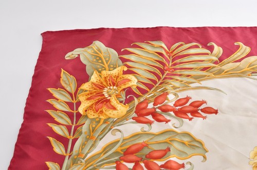 Ferragamo Scarf Silk Red x Multicolor Flower Bird Size 39.4 x 41.3 Authentic - Picture 3 of 12