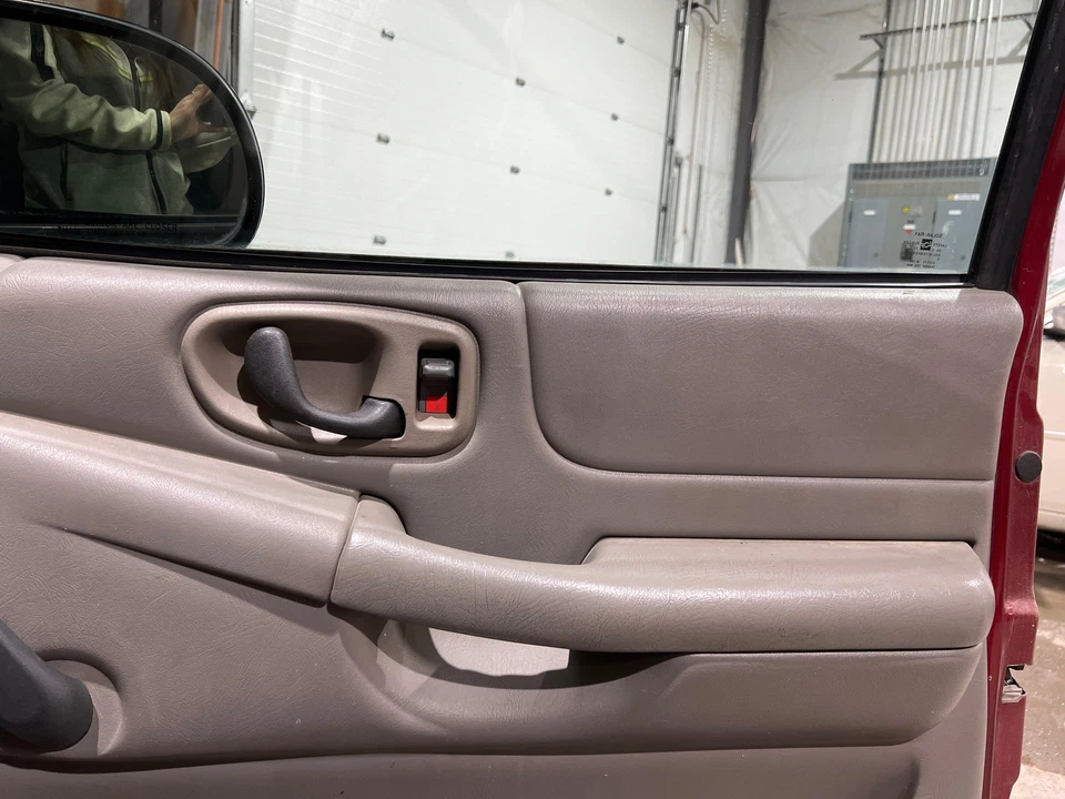 1998 - 2003 Chevy S10 Passenger RH Right Medium Gray-92H Door Trim Panel - Image 3 of 4