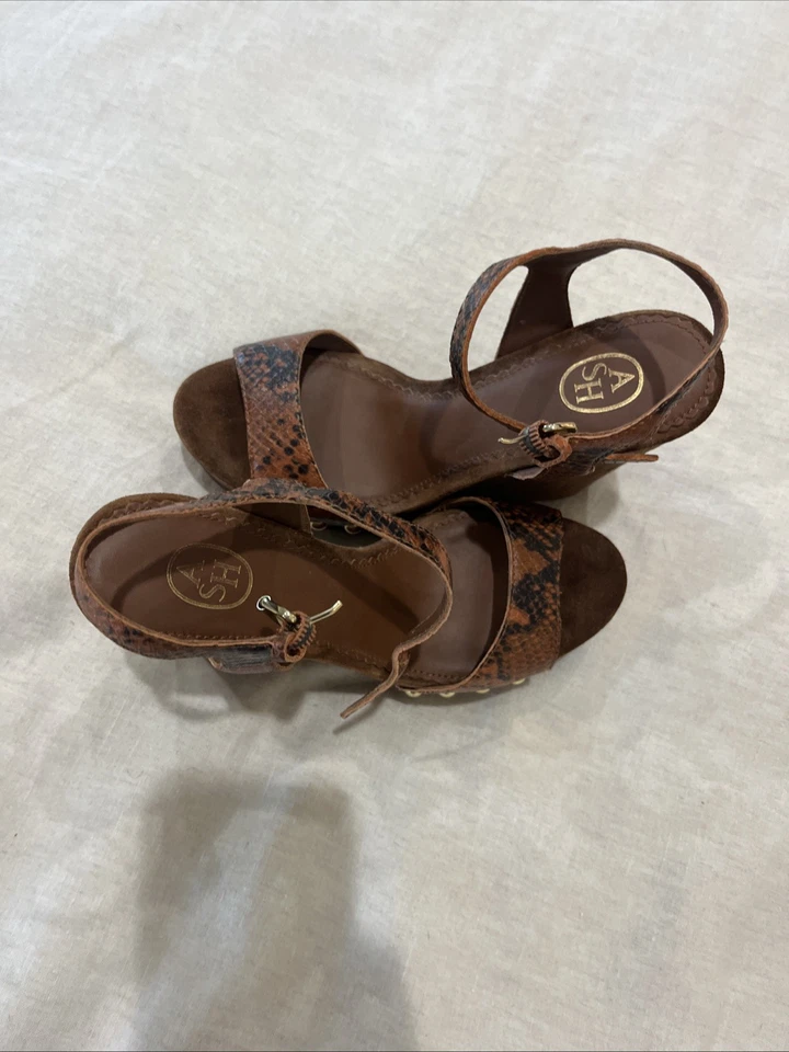 Cuñas de lujo marca ASH de cuero talla 7,5 usadas una vez excelente estado $298 Foto 2 de 4