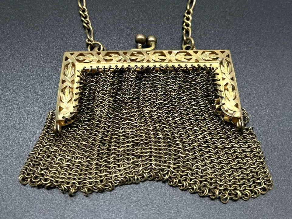 Monedero vintage victoriano antiguo tono dorado malla aleta cadena maille Foto 2 de 4