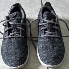 Allbirds Women  s Wool Runners Lace-Up Low Top Sneakers Gray/Charcoal WRIM9