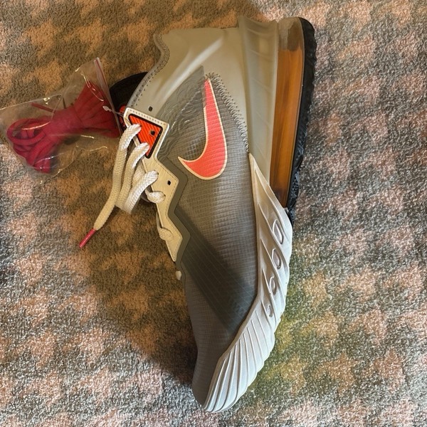 Nike Space Jam x LeBron 18 Low Bugs Marvin talla 12 2