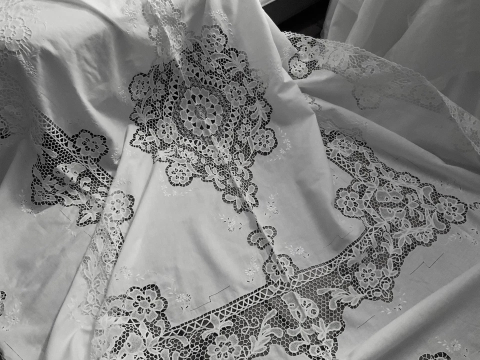 Linge Ancien NAPPE De Mariage Brodée Et Dentelle Point Irlandais À L’aiguille - Photo 2/4