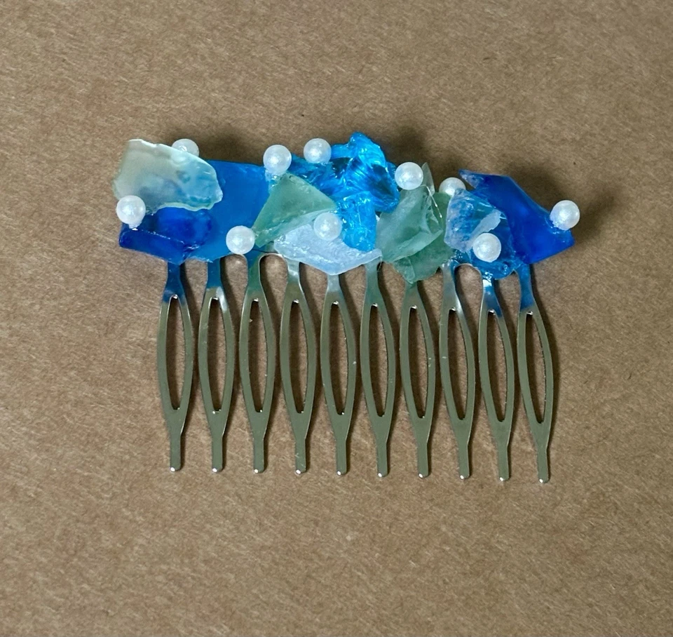 Peine de pelo de perlas de vidrio marino, peine hecho a mano con vidrio transparente azul reciclado, verde Foto 3 de 4