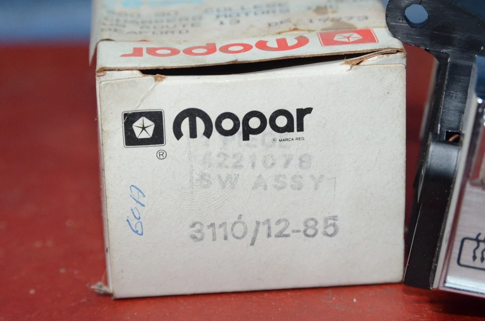 Nuevo de Lote Antiguo 1984-88 Chry NY Lebaron Dodge 600 Interruptor Descongelador Ventana Trasera Mopar 4221078 Foto 2 de 4