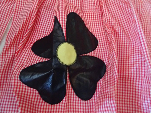 GINGHAM GIRL VINTAGE HALF APRON, RED/WHITE CHECK. POCKET W/FLOWER ON FRONT - Picture 2 of 2
