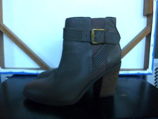 Crown Vintage "Perania" Grey Heeled Ankle Booties Womens Size 7.5 EUC