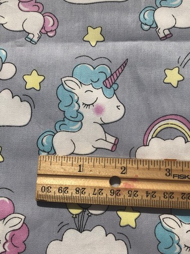 Tela de algodón unicornio sobre nubes para niños. Gran calidad. Color gris. BTY - Imagen 3 de 5
