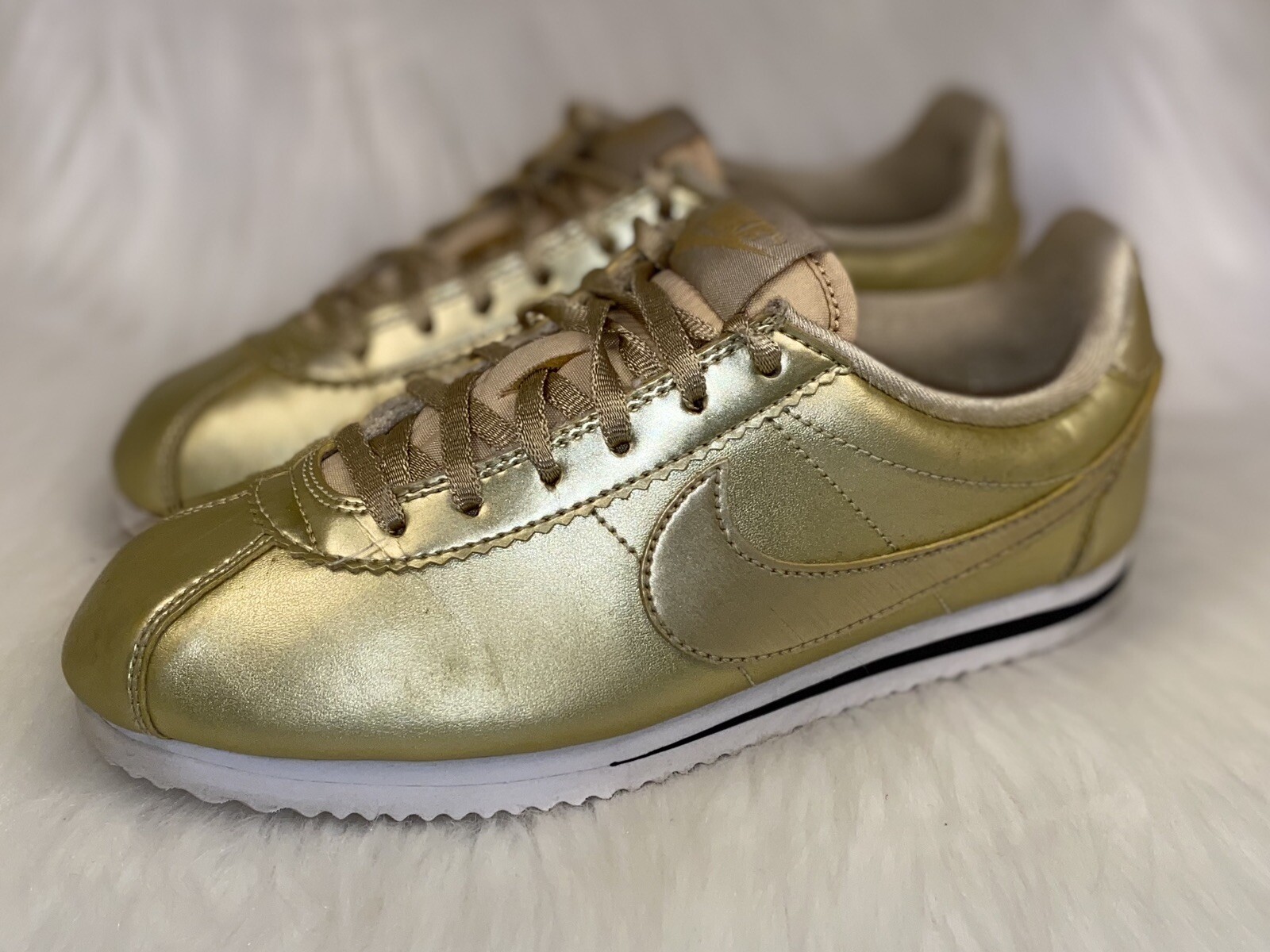 nike cortez se gold