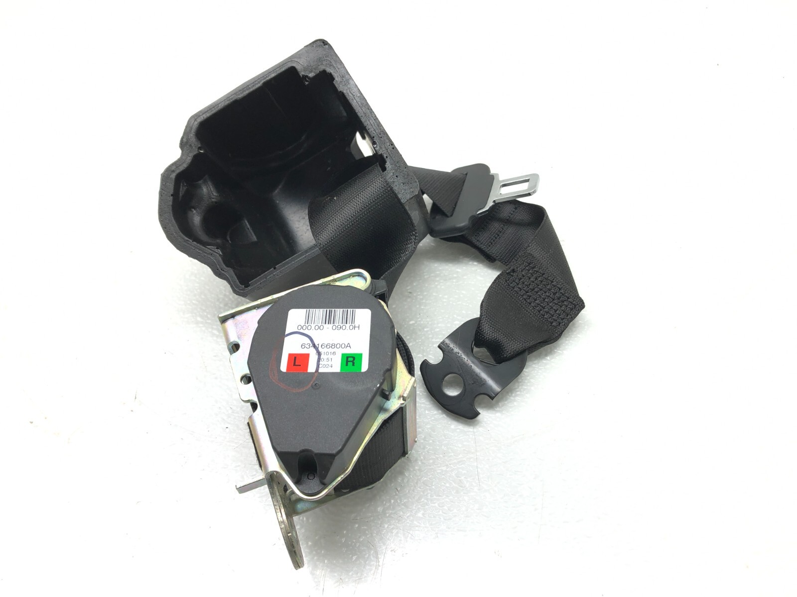 2017-2022 MASERATI LEVANTE LEFT DRIVER REAR SEAT BELT RETRACTOR OEM.