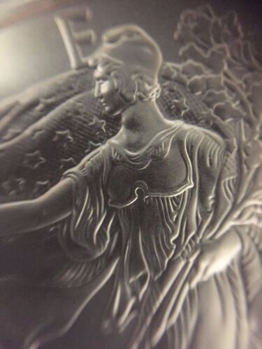 Lighthouse Phonescope Coin Stamp Photo Magnifier Macro Lens For Smartphones NEW - Picture 2 of 8
