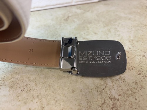 Cinturón de golf Mizuno digital texturizado de cuero blanco pulido liso hebilla Mizuno 34" - Imagen 16 de 19
