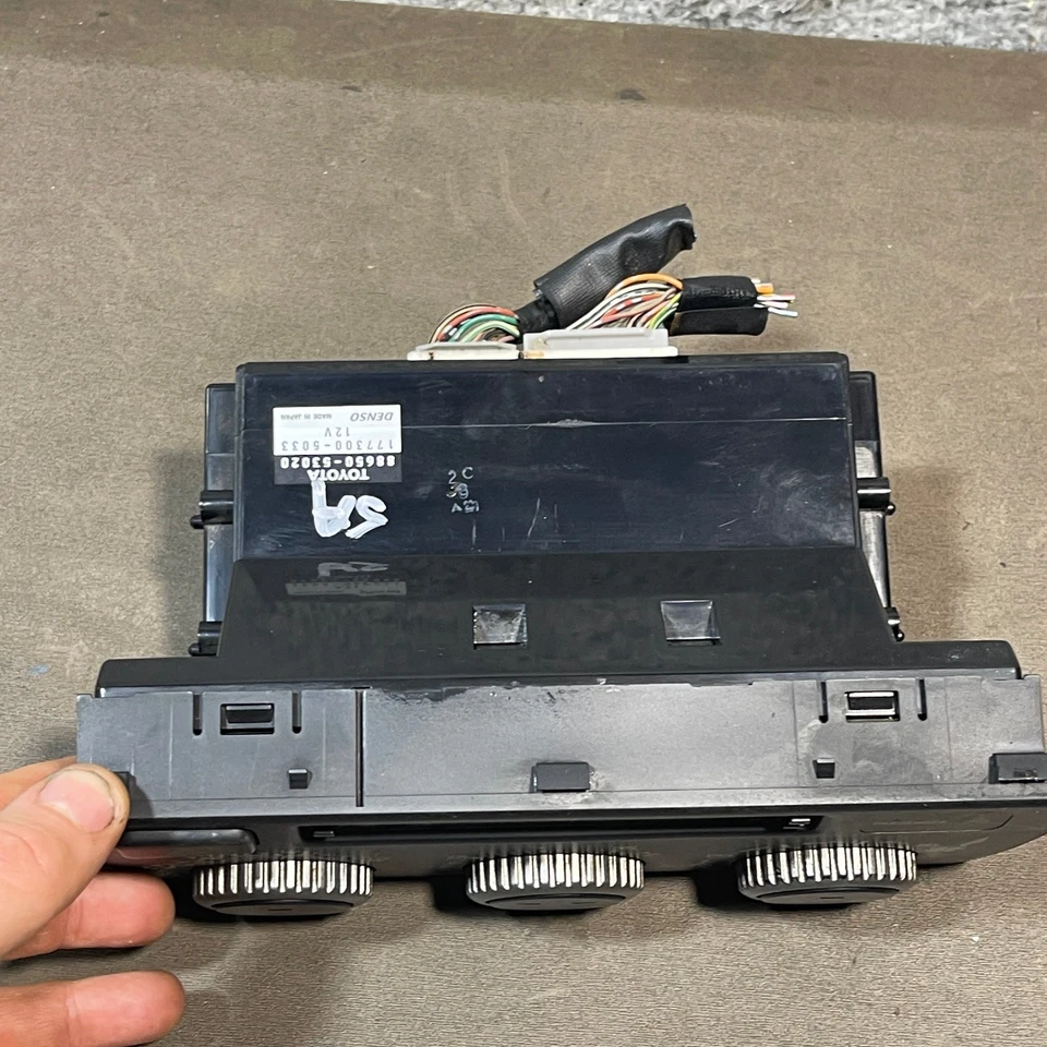 01-05 Interruptor de emergencia del panel de control de clima de calefacción de CA Lexus Is300 OEM Foto 2 de 4