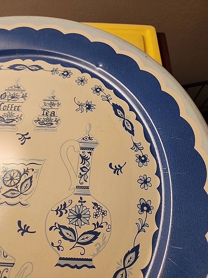 Bandeja para servir MCM vintage redonda de metal de 19" azul café té floral Foto 2 de 4