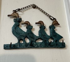 Gancho de pared de latón vintage madre ganso y patitos llavero granja LEER
