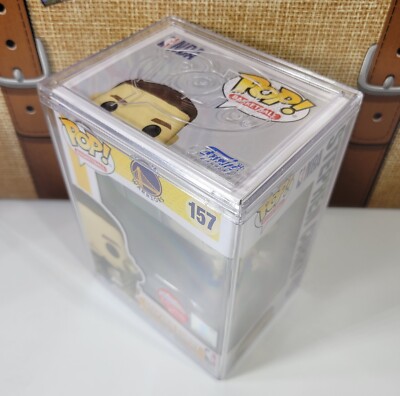 FUNKO POP STEPHEN CURRY 157 With NBA CHAMPIONSHIP TROPHY FUGITIVE