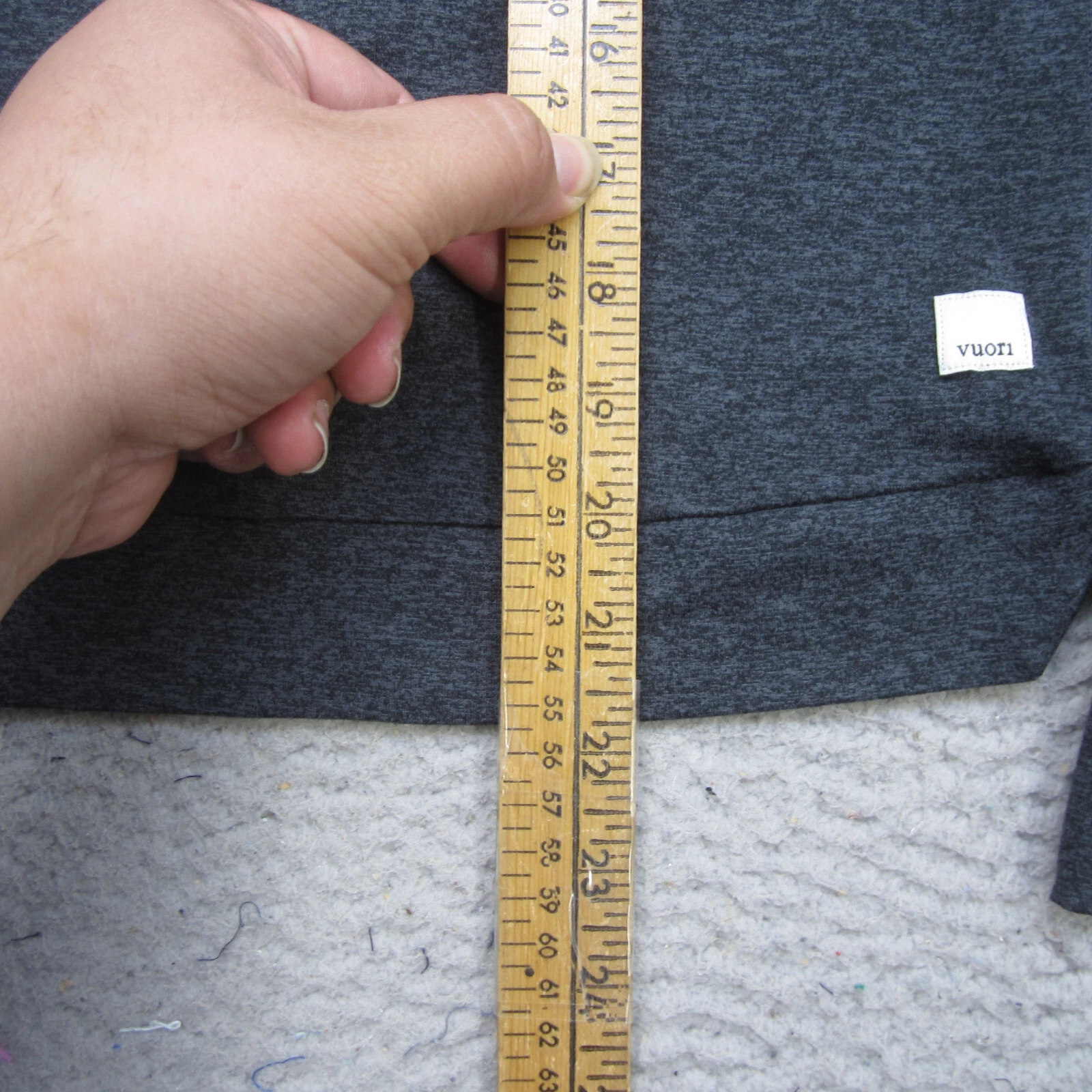 vuori halo essential performance travel hoodie