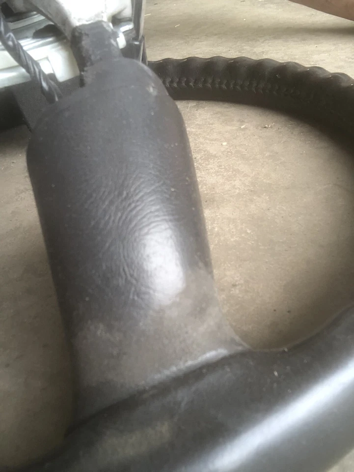 03-06 GMC Sierra Yukon Chevrolet Silverado Tahoe Steering Wheel OEM W/ Buttons - Image 3 of 4