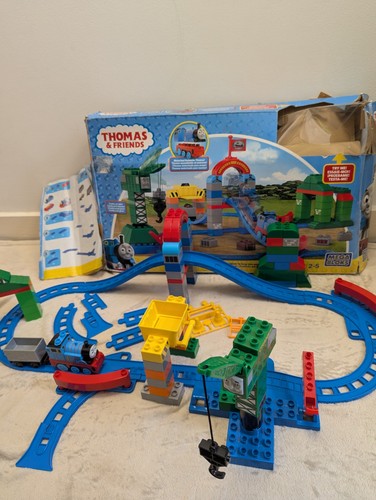 Mega Bloks Thomas & Friends Brendam Docks motorisiertes Thomas Track & Train Set