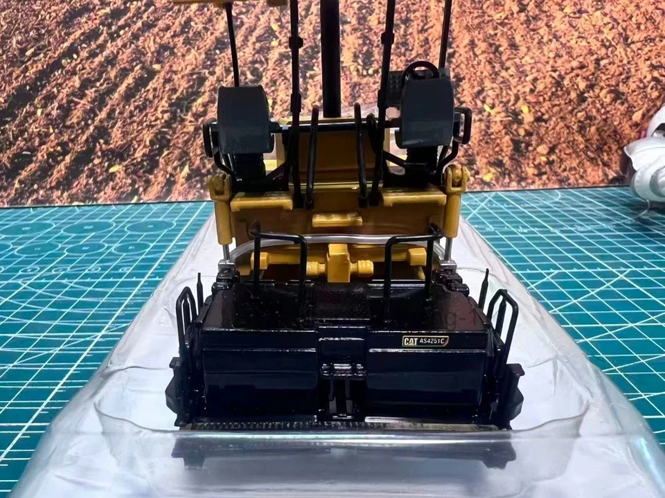 1:50 Norscot Caterpillar Cat AP600D Asfalto Paver Scala DieCast Modello 55259 - Immagine 3 di 4