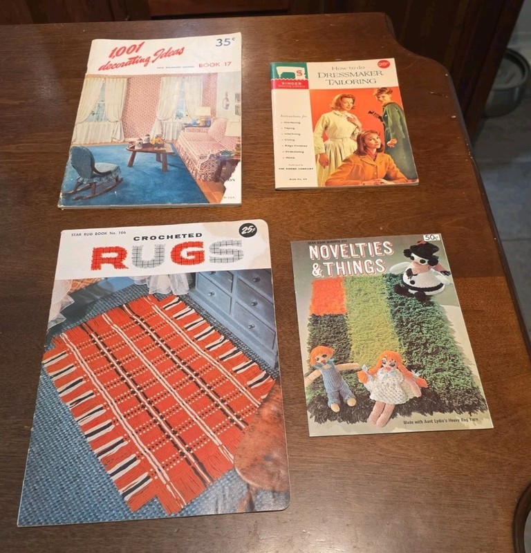 Lot Of 4 Vtg Decor Ideas, Singer How To, Crocheted Rugs & Novelties Booklets
