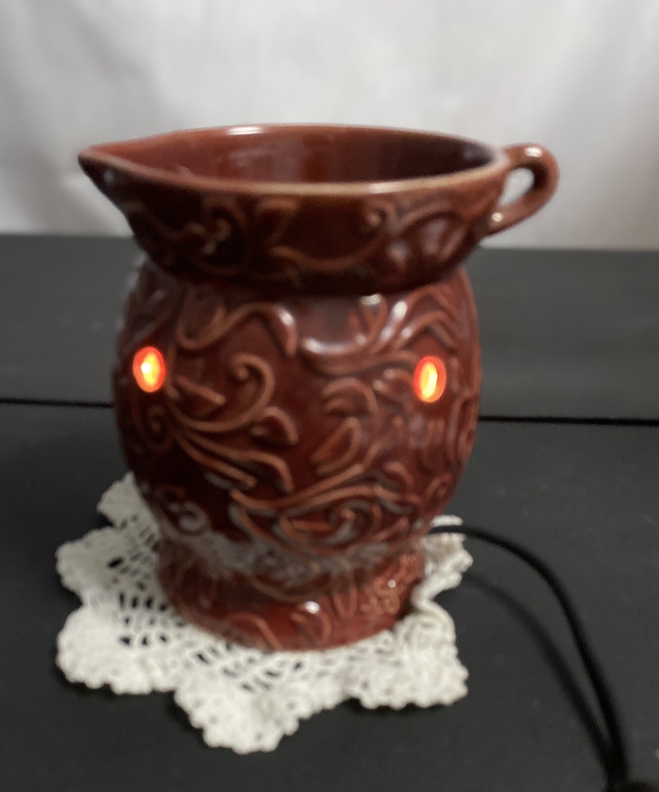 Scentsy Warmer Capri Malta Red Vine Spout Design Full Size Warmer