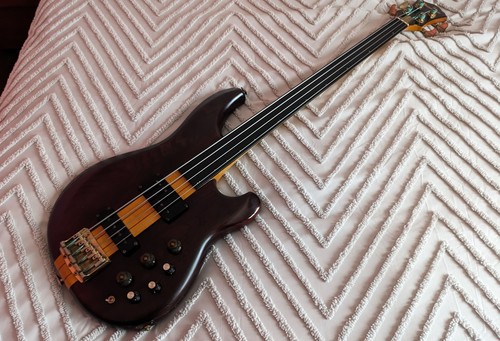 Ibanez Musician MC940 DS Dark Stain Fretless Sting 1984 - 第 2/24 張圖片