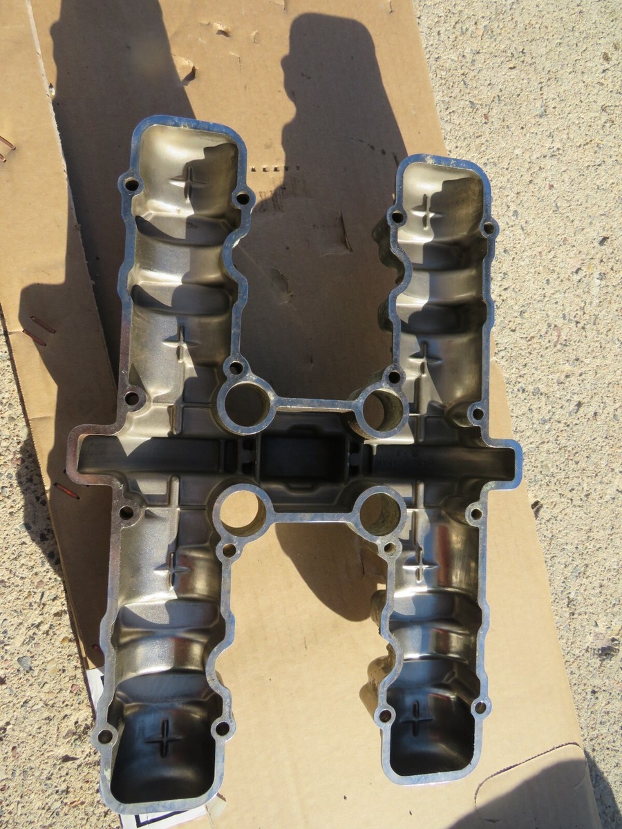 Kawasaki Z1 900 KZ 900 B1 / A4 Engine Cylinder Head Cover Valve