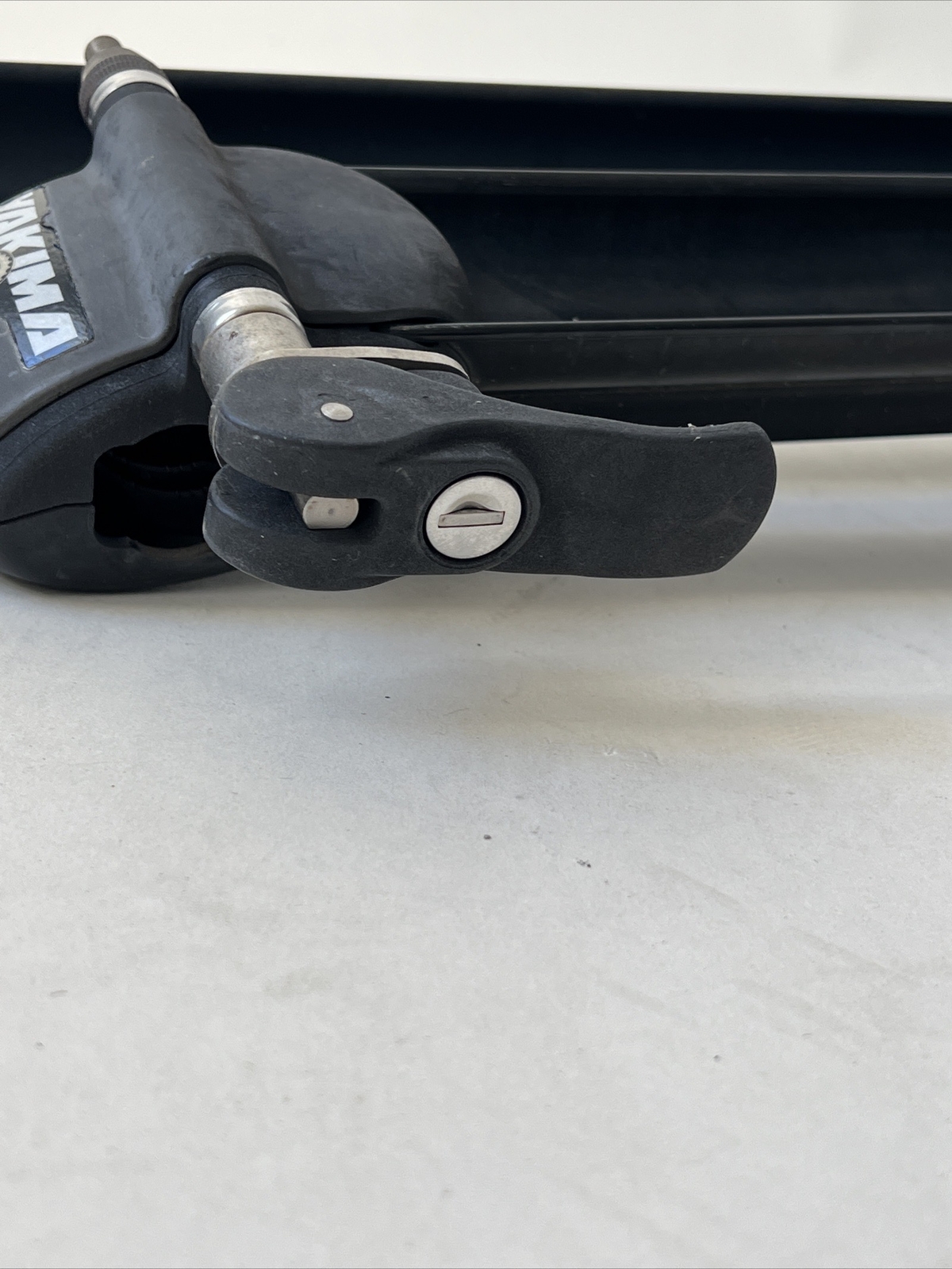 (2 )Yakima CopperHead w/ Locks & Key Fork Mount Bike Racks For Round