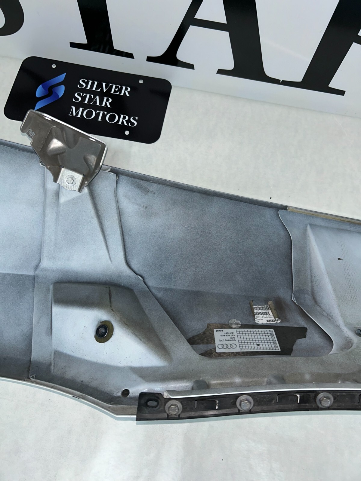 2011-2015 AUDI R8 CONVERTIBLE OEM REAR LEFT QUARTER PANEL WHITE 427809605
