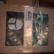 Star Wars Mandalorian Beanie & Scarf