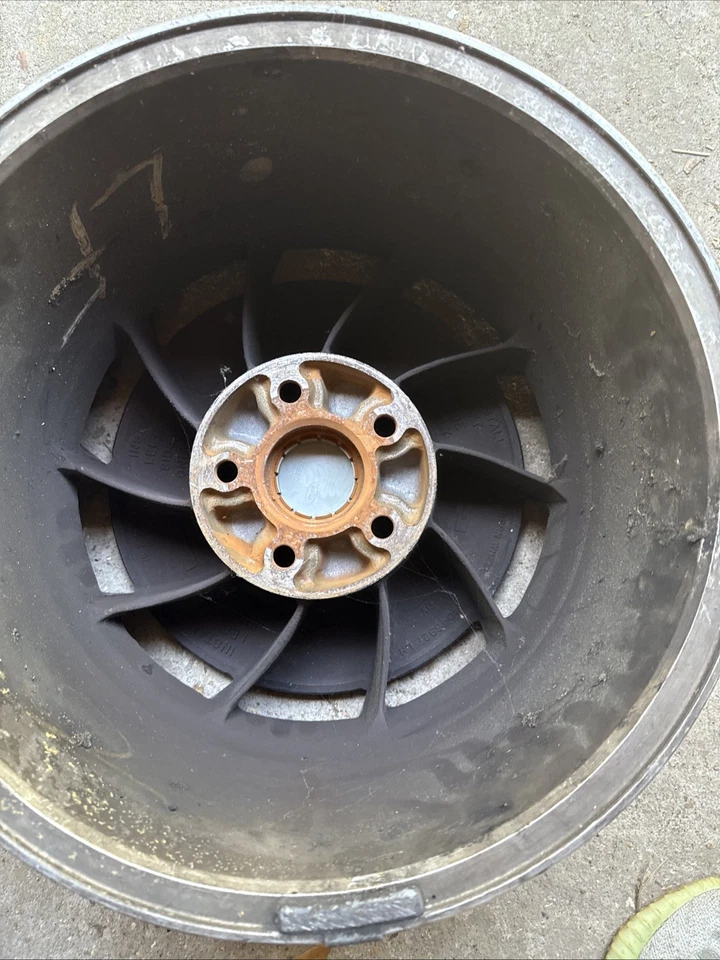 Chevy Corvette 1984 rueda de aluminio 16x9 (trasera izquierda)  Foto 3 de 4