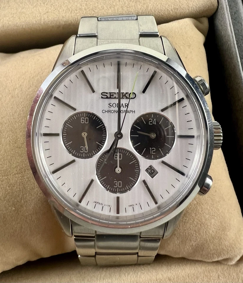 Seiko Solar Chronograph Panda Dial V175-0BJ0 39 mm Men’s Watch Japan Made Box - Image 3 of 4