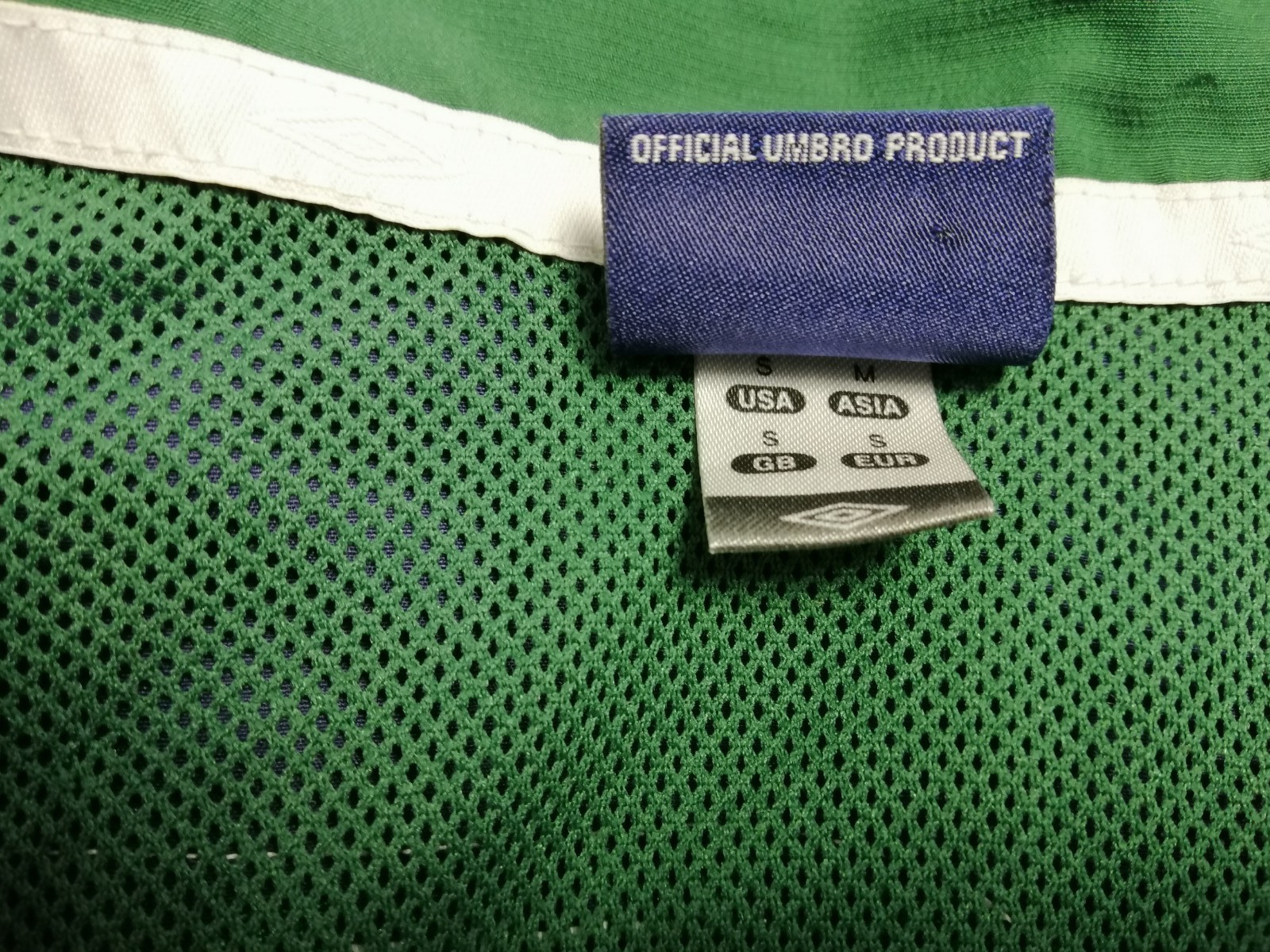 Republic of Ireland training zip jacket Umbro size S image 4