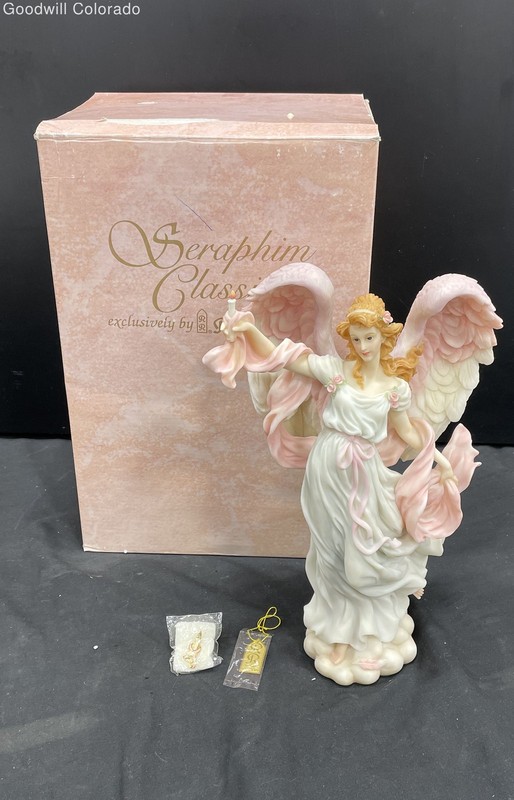 Rome Seraphim Classics Hope Light In The Distance Angel Figurine