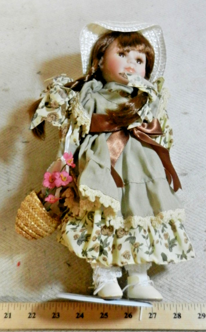 Porcelain Collectible Doll "Victorian Beauty", 12 inches tal