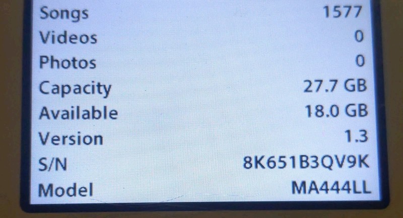 Apple iPod MA444LL 30GB White  bundle 