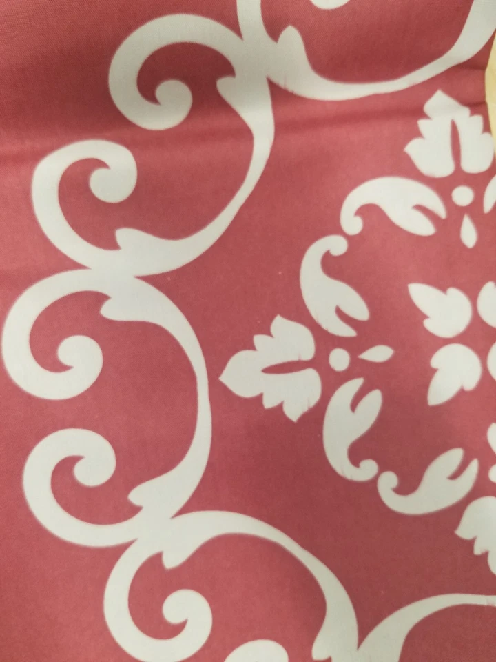 Cortina de ducha Red Rouge Serenity Circle Splash Home Medallion cabecera verde Foto 3 de 4