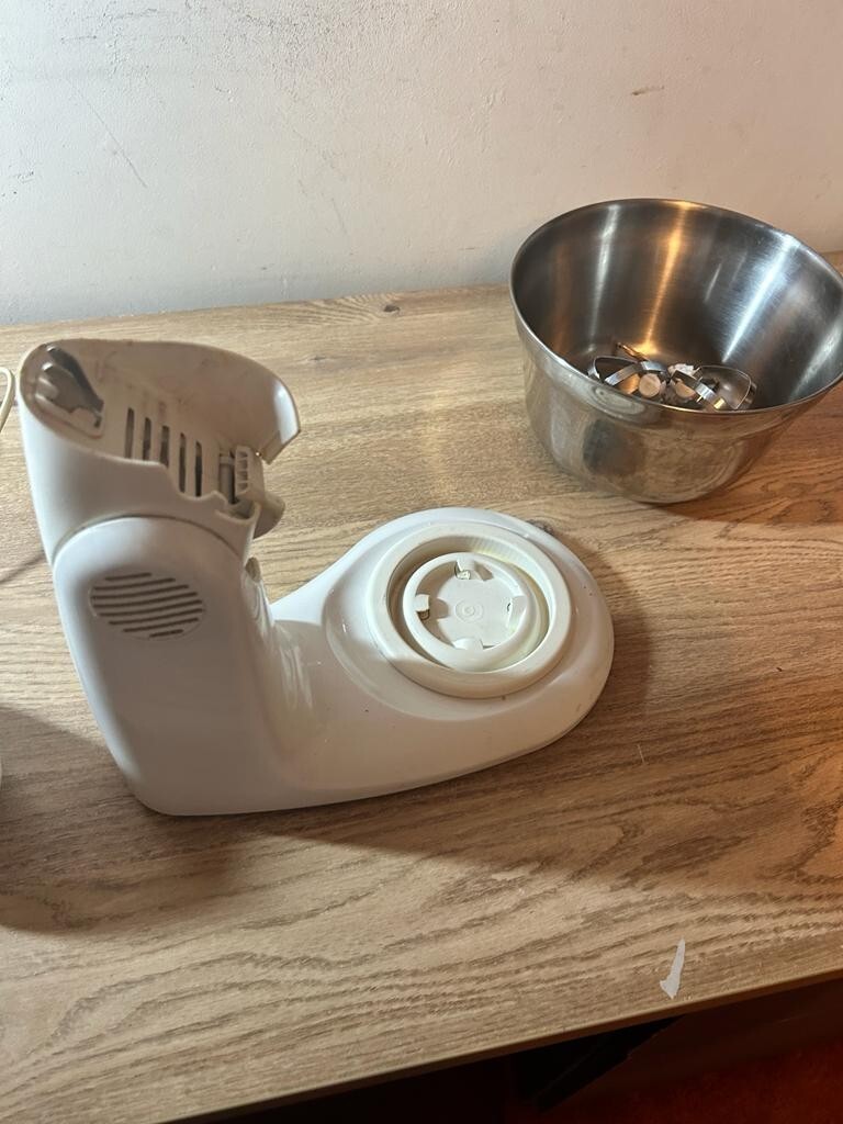 Breville Compact SHM2 Twin Motor Compact Mixer Faulty mixing beaters